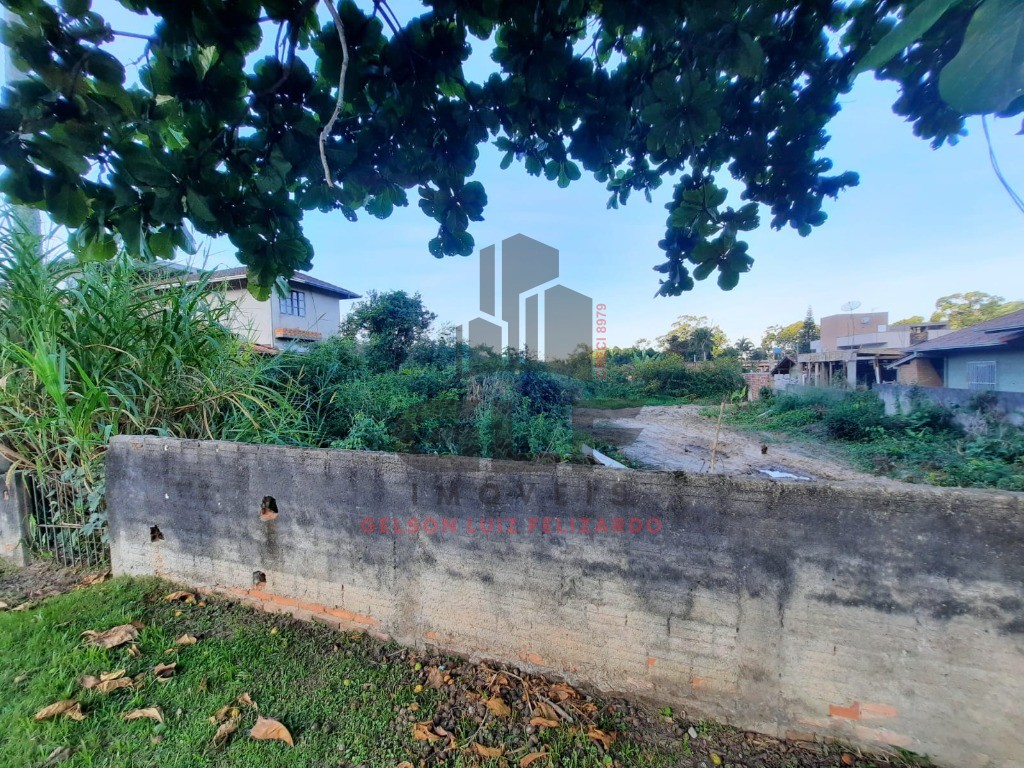 Terreno bem Localizado na cidade de Balneário Camboriú/SC no Estaleirinho, com 1.213 m². Localização privilegiada. Terreno Grande. Perto do Mar
