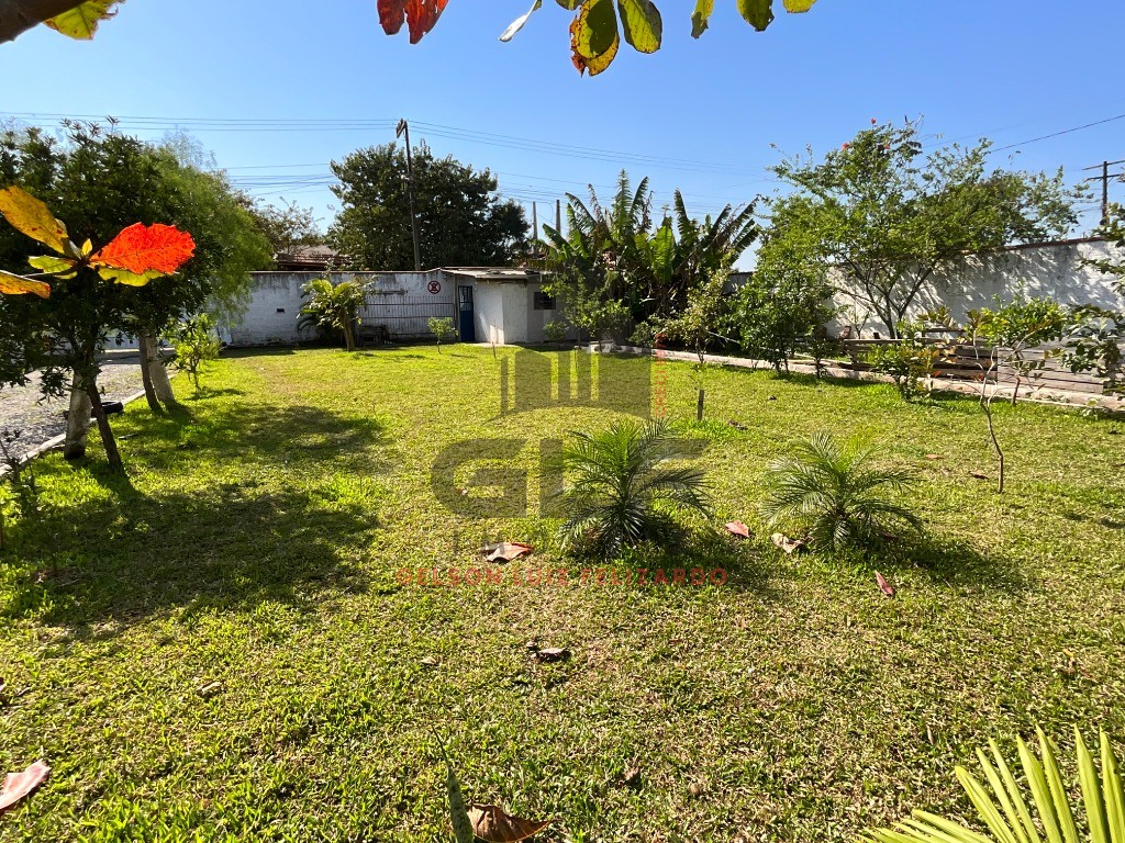 Chácara a venda na cidade de Itapema/SC no bairro Sertão do Trombudo, com 940 m². Casa Semi Mobiliada com 2 Quartos, Piscina e Mesa de Sinuca.