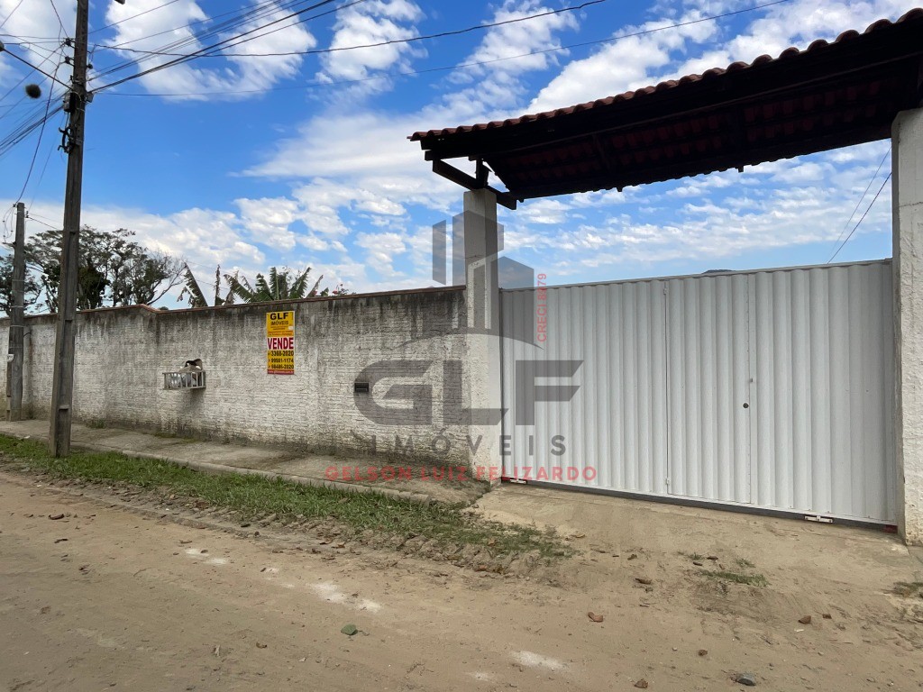 Chácara a venda na cidade de Itapema/SC no bairro Sertão do Trombudo, com 940 m². Casa Semi Mobiliada com 2 Quartos, Piscina e Mesa de Sinuca.