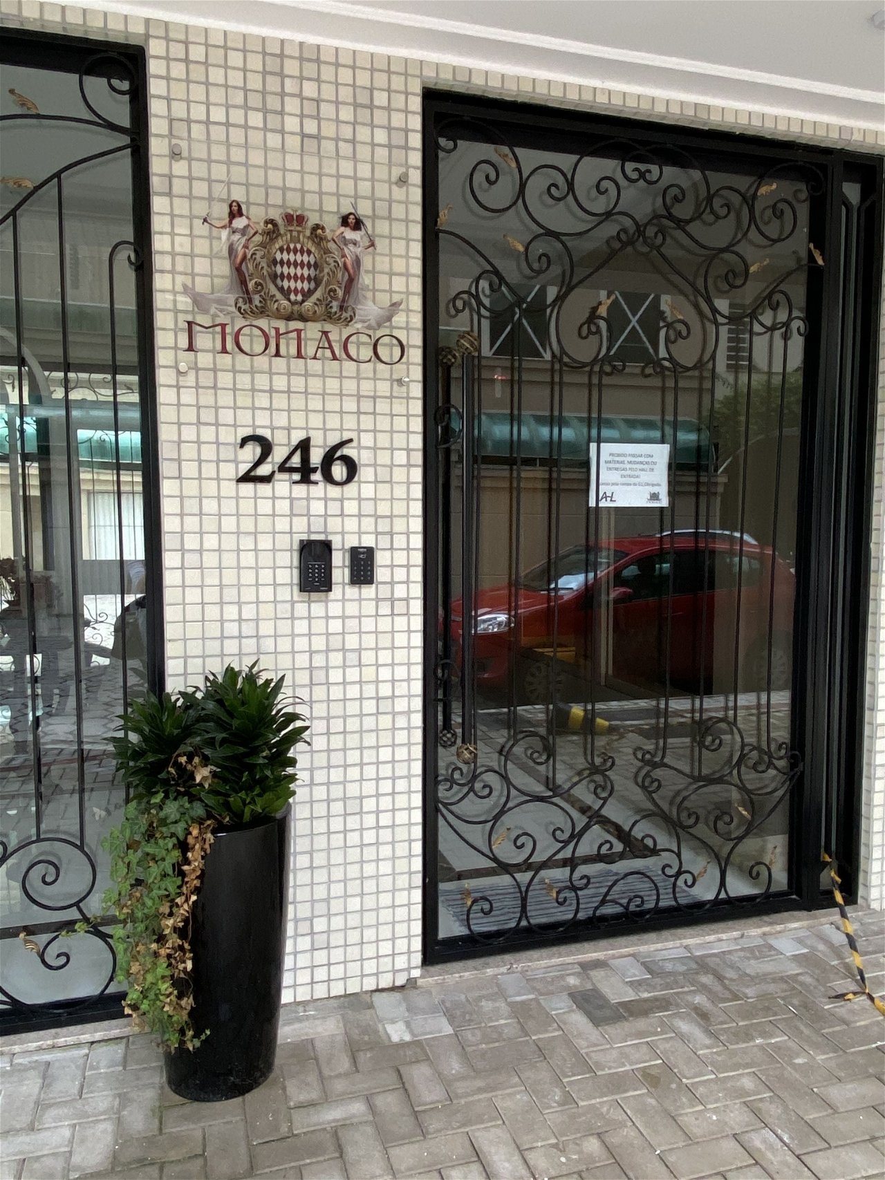 Apartamento Pronto na cidade de Itapema/SC no bairro Meia Praia, 4 dormitórios com suítes e 3 Vaga de garagem, com Lazer Completo. Bem localizado.