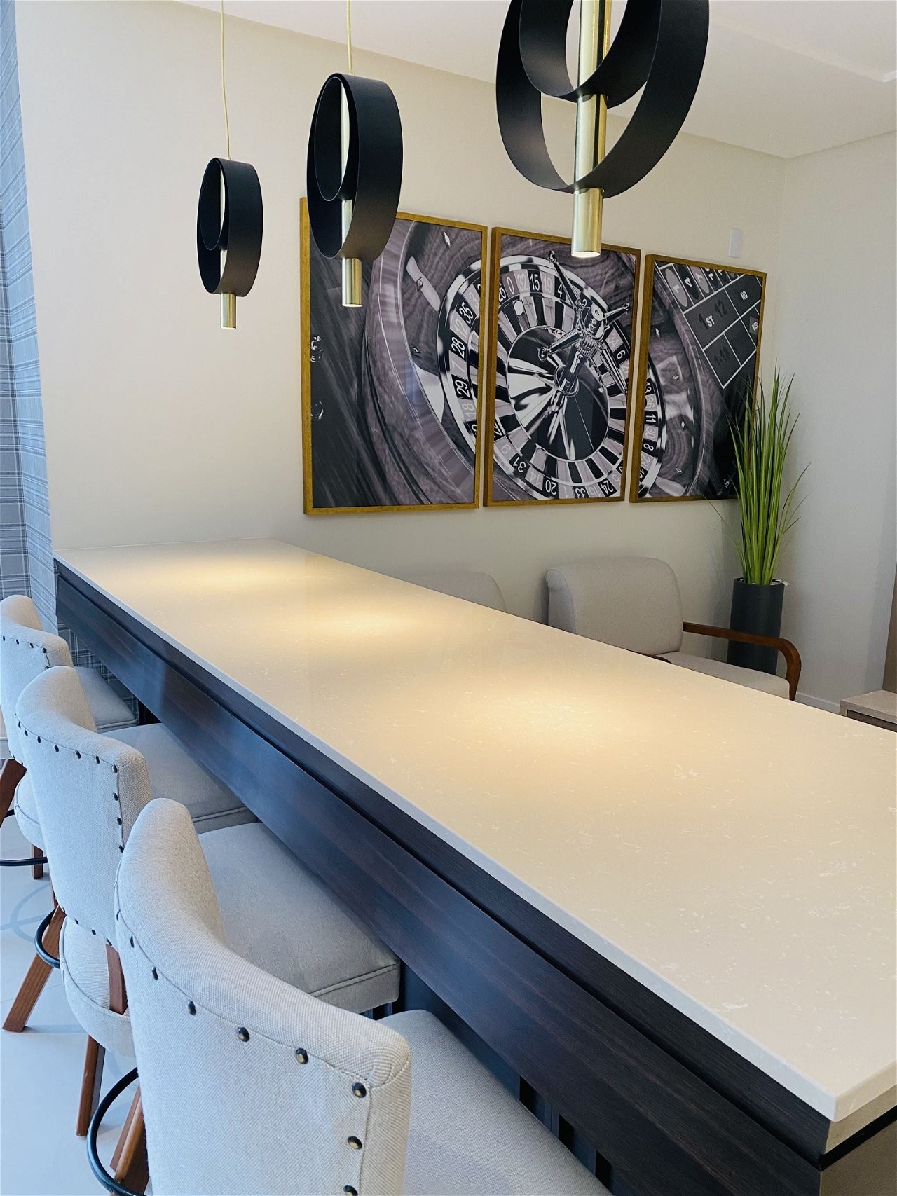 Apartamento Pronto na cidade de Itapema/SC no bairro Meia Praia, 4 dormitórios com suítes e 3 Vaga de garagem, com Lazer Completo. Bem localizado.
