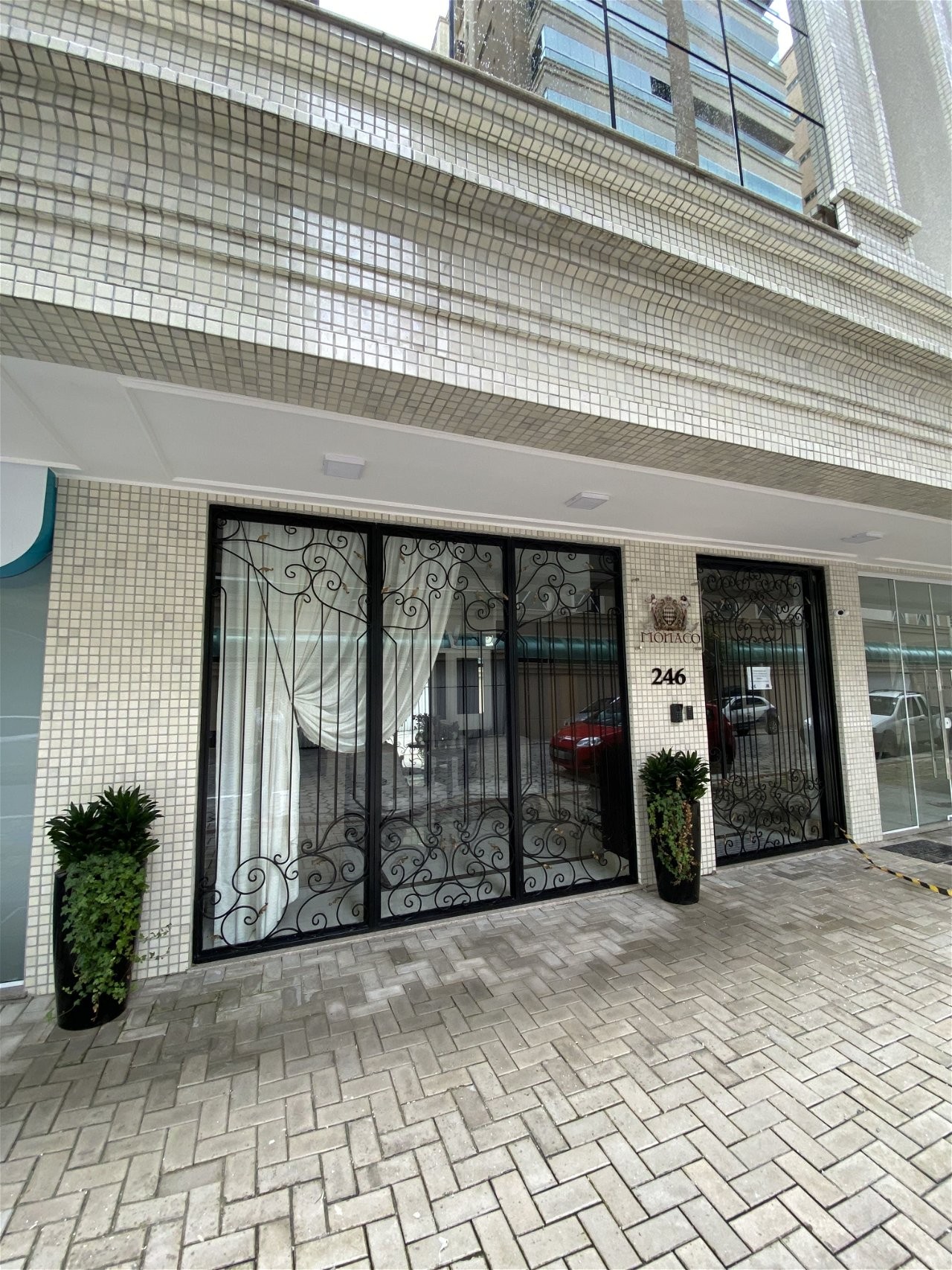 Apartamento Pronto na cidade de Itapema/SC no bairro Meia Praia, 4 dormitórios com suítes e 3 Vaga de garagem, com Lazer Completo. Bem localizado.