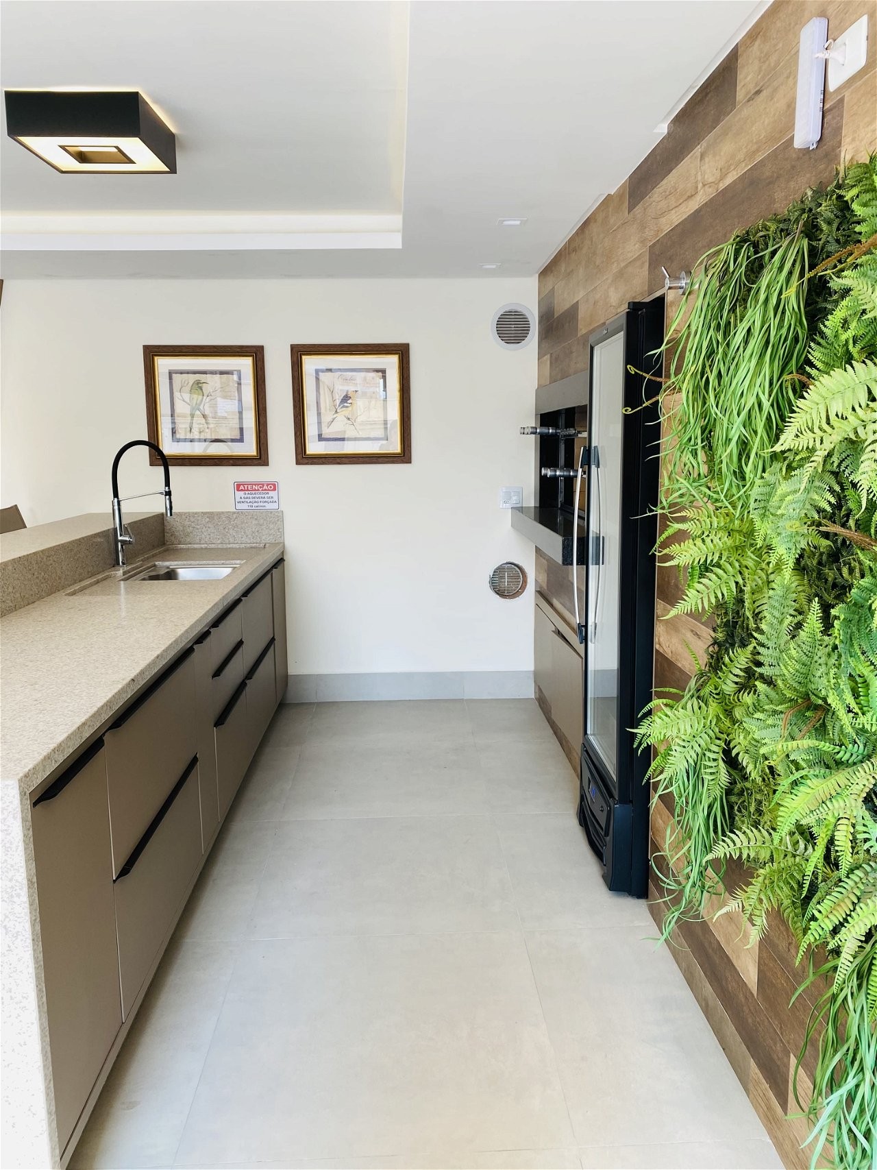Apartamento Pronto na cidade de Itapema/SC no bairro Meia Praia, 4 dormitórios com suítes e 3 Vaga de garagem, com Lazer Completo. Bem localizado.