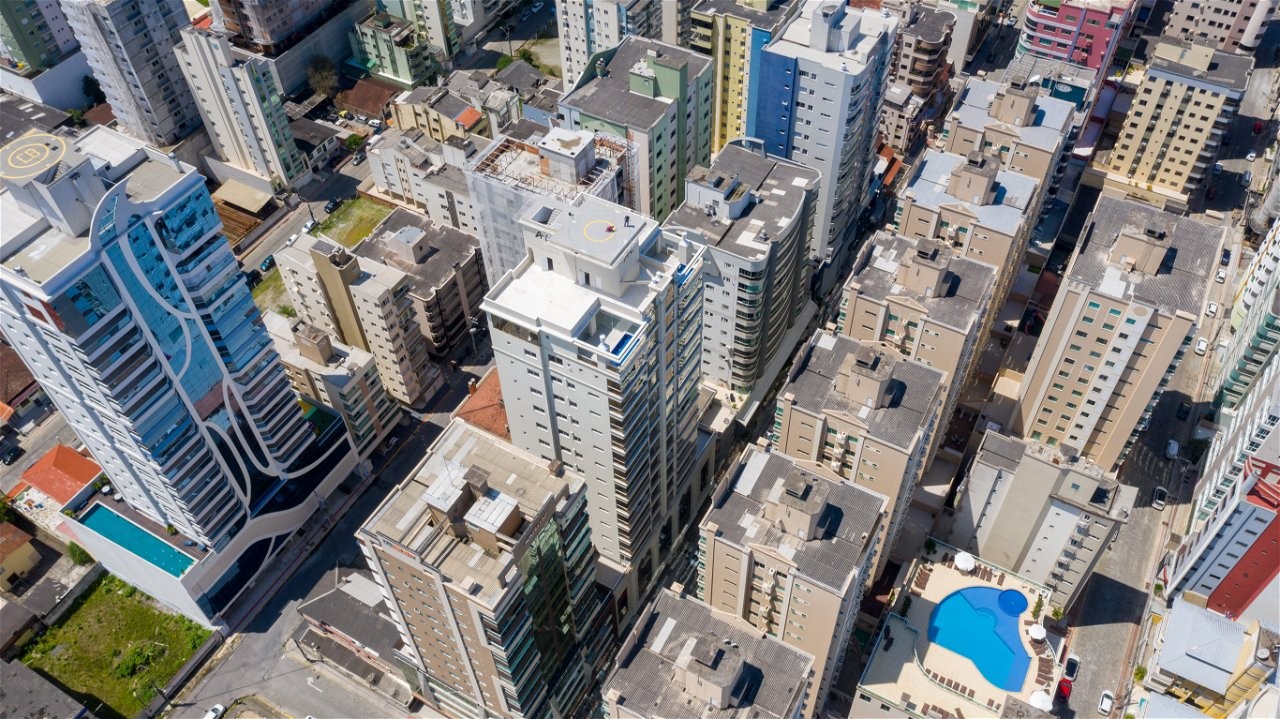 Apartamento Pronto na cidade de Itapema/SC no bairro Meia Praia, 4 dormitórios com suítes e 3 Vaga de garagem, com Lazer Completo. Bem localizado.