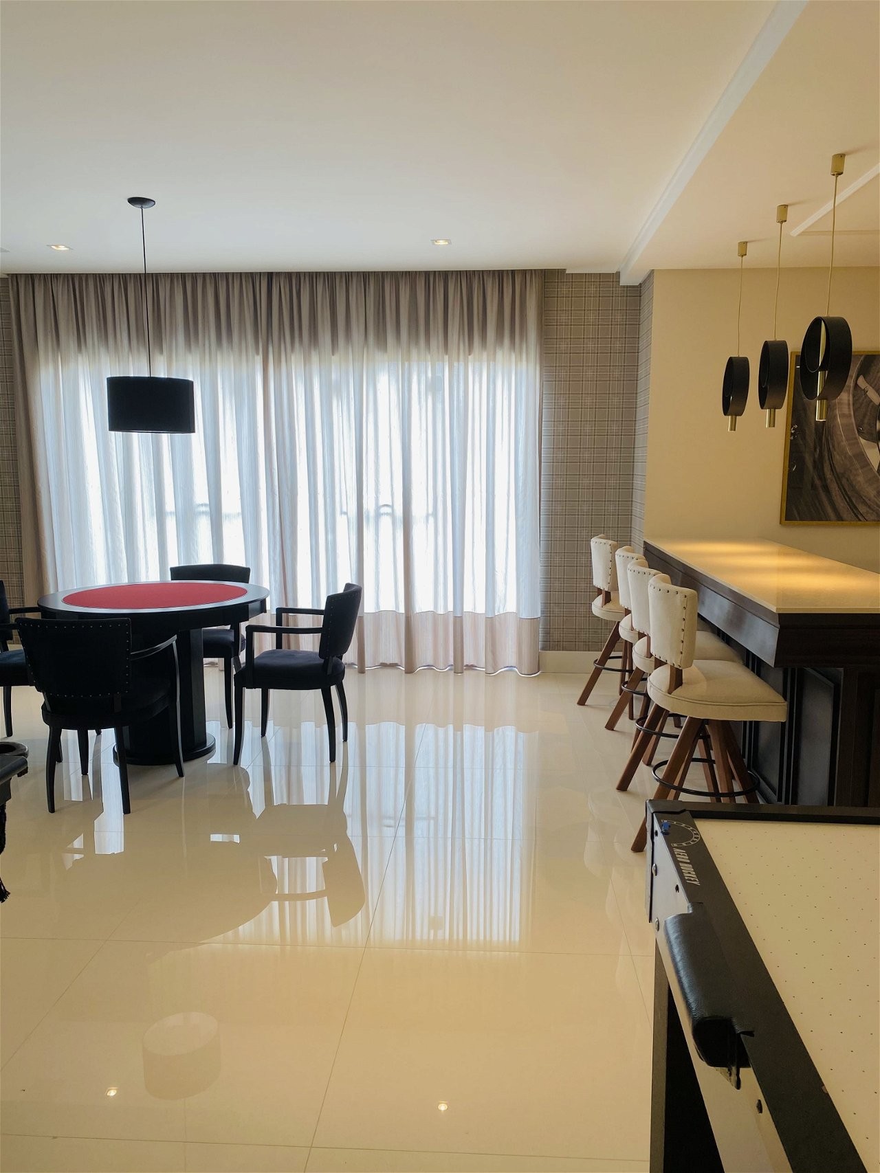 Apartamento Pronto na cidade de Itapema/SC no bairro Meia Praia, 4 dormitórios com suítes e 3 Vaga de garagem, com Lazer Completo. Bem localizado.
