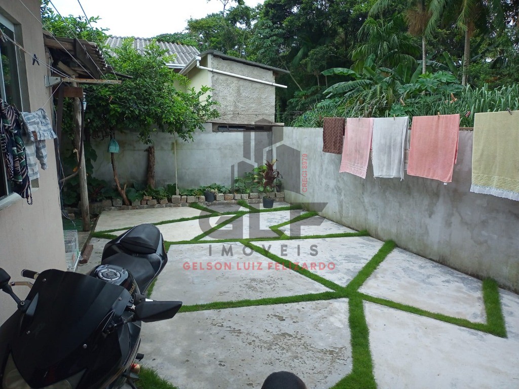 Casa Individual - Sozinha no terreno em Itapema/SC, no bairro Várzea. Com 3 Dormitórios e 77 m² privativos. Bem localizada a 1.200 Metros do Mar