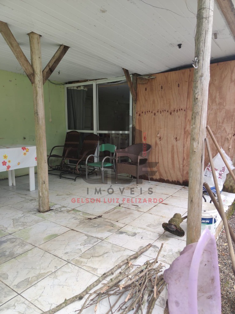 Chácara a venda na cidade de Canelinha/SC no bairro Moura, com 800 m², Casa com 4 Suítes e 2 Vagas. Lazer com Sauna e Quadra de Basquete.
