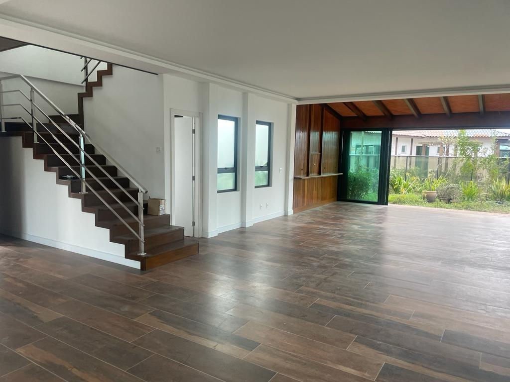 Casa de luxo na cidade de itajaí/sc, no bairro ressacada, co