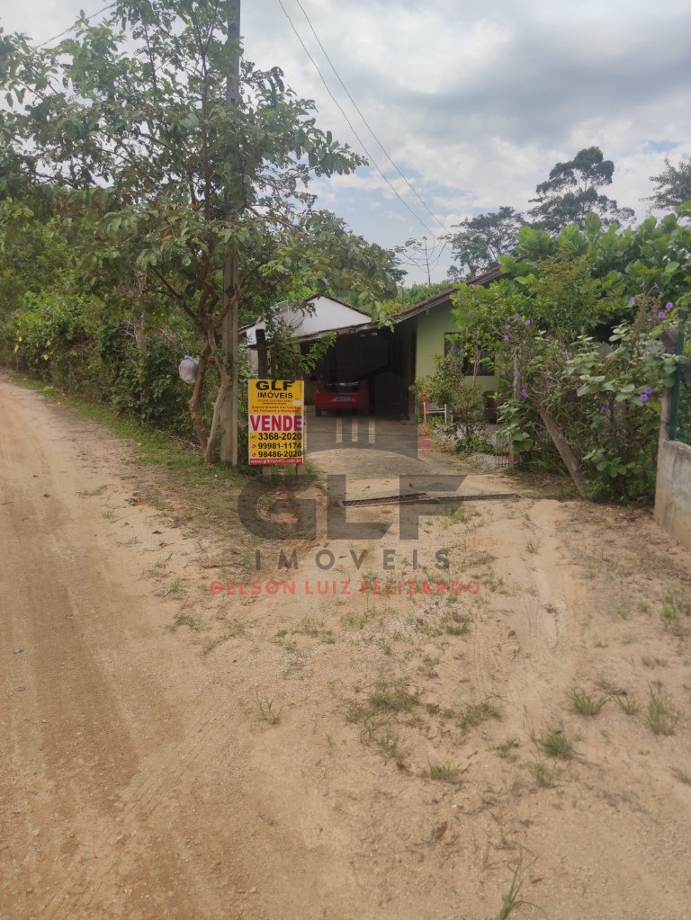 Chácara a venda na cidade de Canelinha/SC no bairro Moura, com 800 m², Casa com 4 Suítes e 2 Vagas. Lazer com Sauna e Quadra de Basquete.