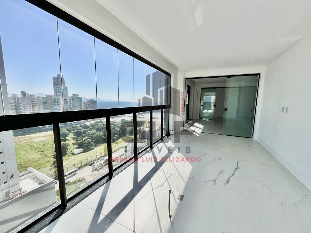 Apartamento de Alto Padrão na cidade de Itapema/SC, no bairro Meia Praia, com 4 Suítes e 3 Vagas de Garagem. Localização Privilegiada.