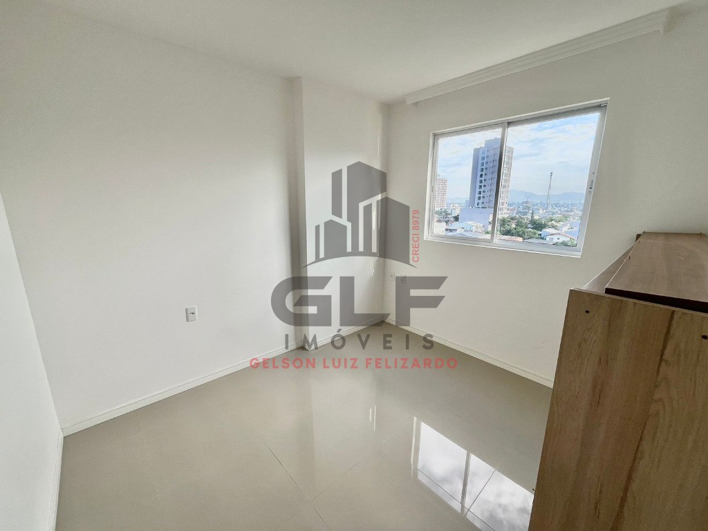 Apartamento Semimobiliado para morar na cidade de Itapema/SC no bairro Morretes, com 2 Quartos, sendo 1 Suíte e 1 Vaga de garagem. Bem localizado.
