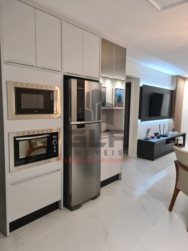 Apartamento Quadra Mar na cidade de Itapema/SC, no bairro Centro, com 2 Quartos, sendo 1 suíte e 1 Vagas de Garagem. Localização Privilegiada.