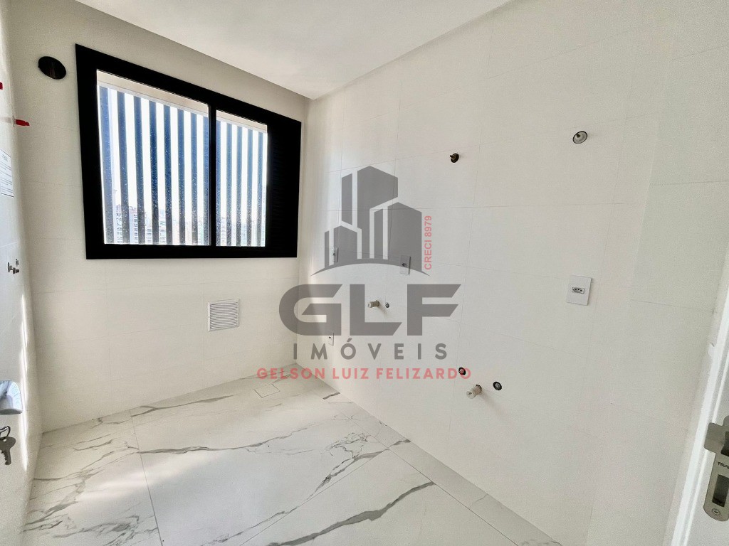 Apartamento de Alto Padrão na cidade de Itapema/SC, no bairro Meia Praia, com 4 Suítes e 3 Vagas de Garagem. Localização Privilegiada.
