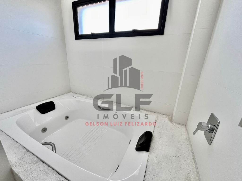 Apartamento de Alto Padrão na cidade de Itapema/SC, no bairro Meia Praia, com 4 Suítes e 3 Vagas de Garagem. Localização Privilegiada.