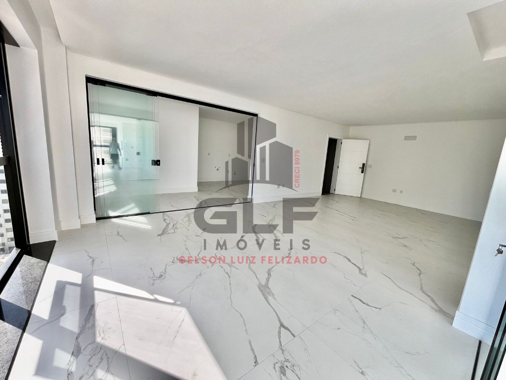 Apartamento de Alto Padrão na cidade de Itapema/SC, no bairro Meia Praia, com 4 Suítes e 3 Vagas de Garagem. Localização Privilegiada.