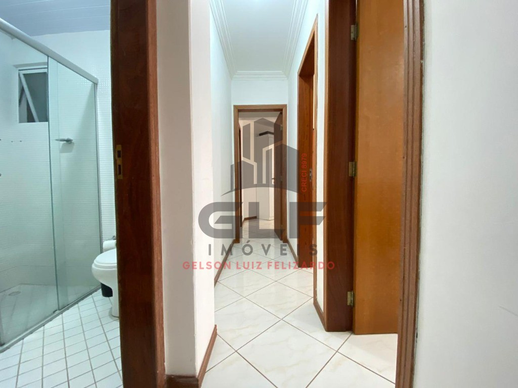 Apartamento Mobiliado na cidade de Itapema/SC no bairro Meia Praia, 3 dormitórios e 1 Vaga de garagem. Bem localizado. Investir
