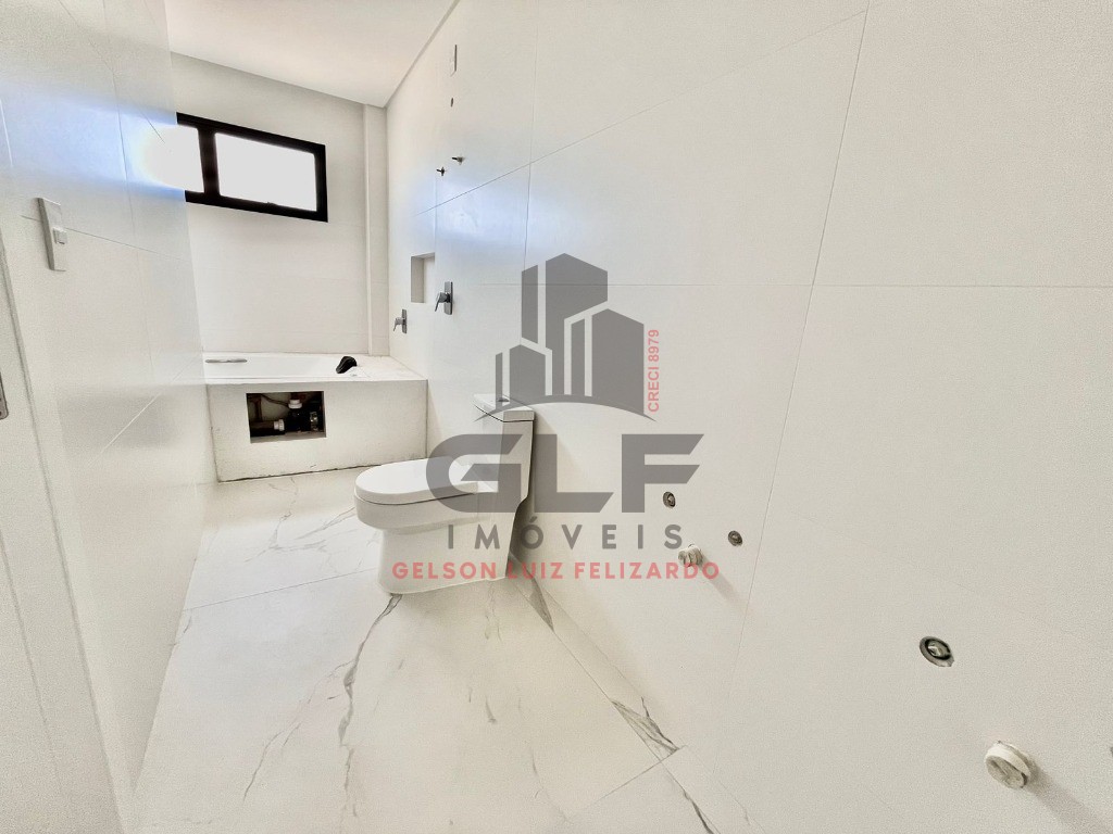 Apartamento de Alto Padrão na cidade de Itapema/SC, no bairro Meia Praia, com 4 Suítes e 3 Vagas de Garagem. Localização Privilegiada.