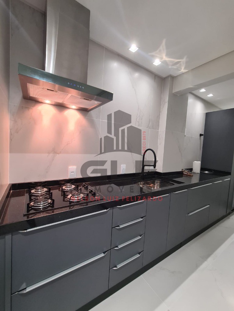 Apartamento Quadra Mar na cidade de Itapema/SC, no bairro Centro, com 2 Quartos, sendo 1 suíte e 1 Vagas de Garagem. Localização Privilegiada.