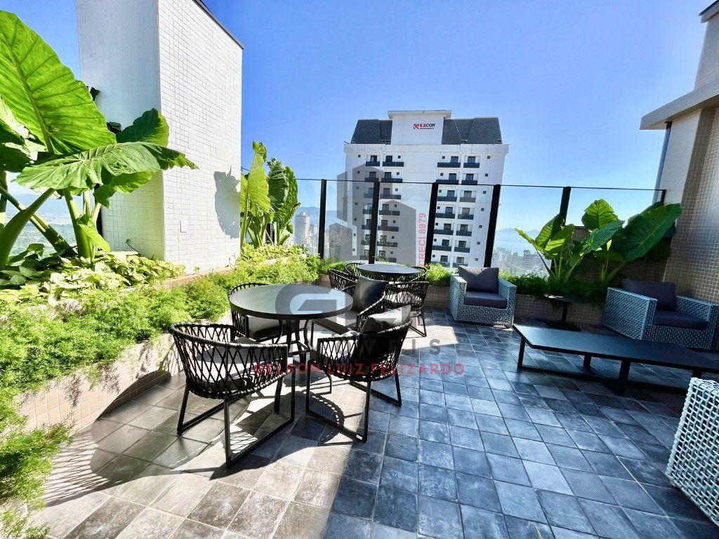 Apartamento de Alto Padrão na cidade de Itapema/SC, no bairro Meia Praia, com 4 Suítes e 3 Vagas de Garagem. Localização Privilegiada.