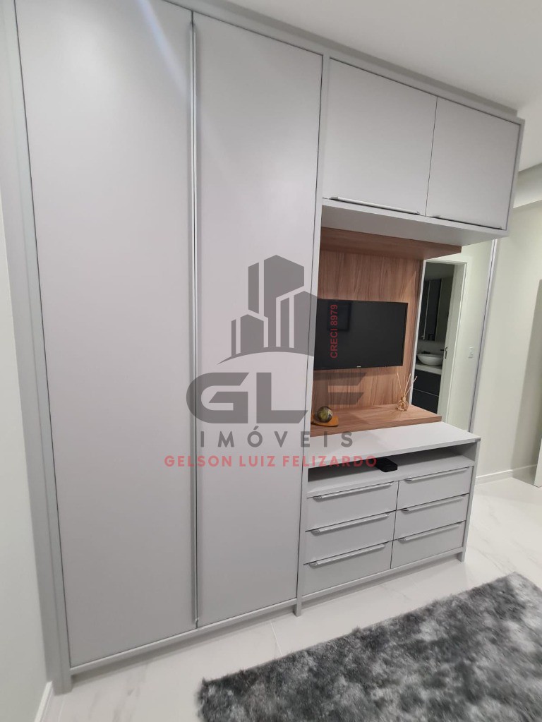 Apartamento Quadra Mar na cidade de Itapema/SC, no bairro Centro, com 2 Quartos, sendo 1 suíte e 1 Vagas de Garagem. Localização Privilegiada.