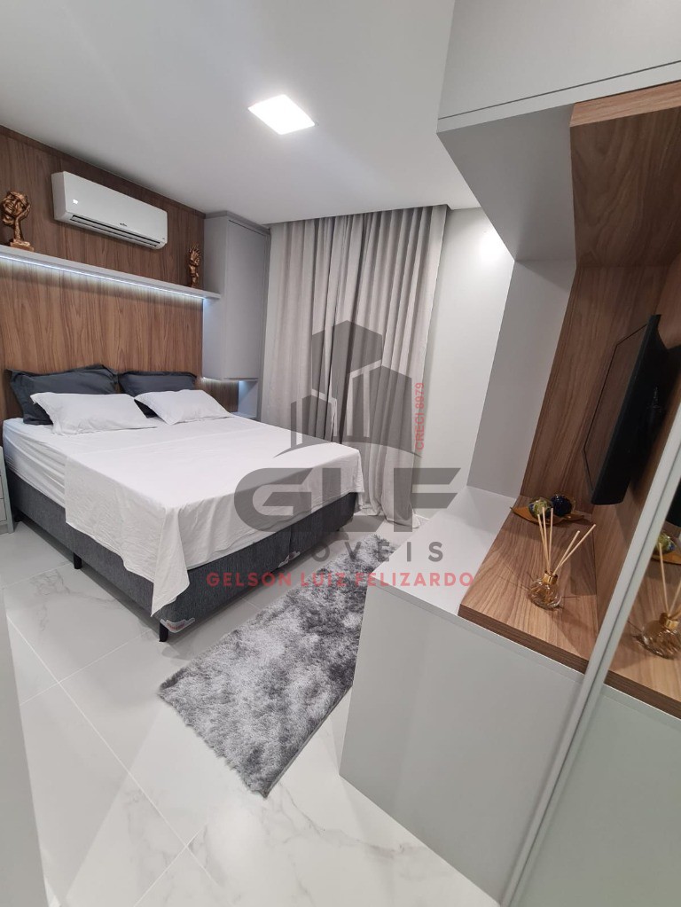 Apartamento Quadra Mar na cidade de Itapema/SC, no bairro Centro, com 2 Quartos, sendo 1 suíte e 1 Vagas de Garagem. Localização Privilegiada.