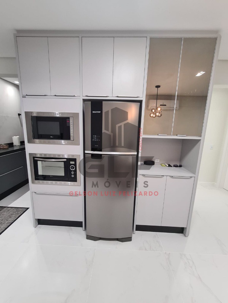Apartamento Quadra Mar na cidade de Itapema/SC, no bairro Centro, com 2 Quartos, sendo 1 suíte e 1 Vagas de Garagem. Localização Privilegiada.