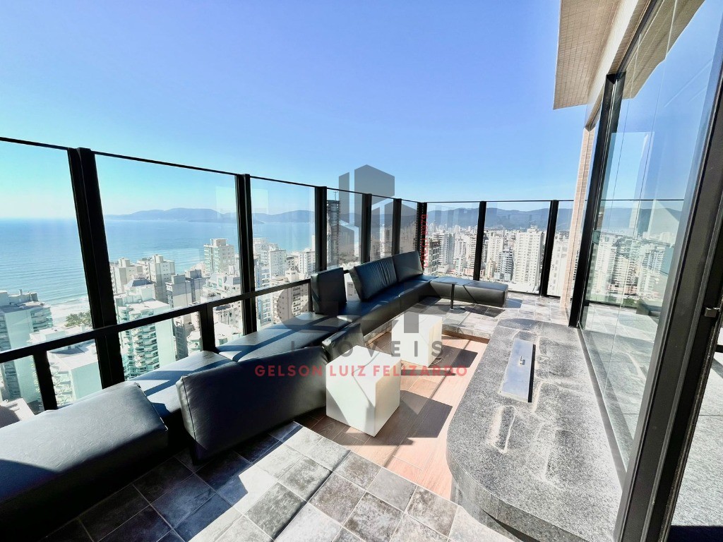 Apartamento de Alto Padrão na cidade de Itapema/SC, no bairro Meia Praia, com 4 Suítes e 3 Vagas de Garagem. Localização Privilegiada.