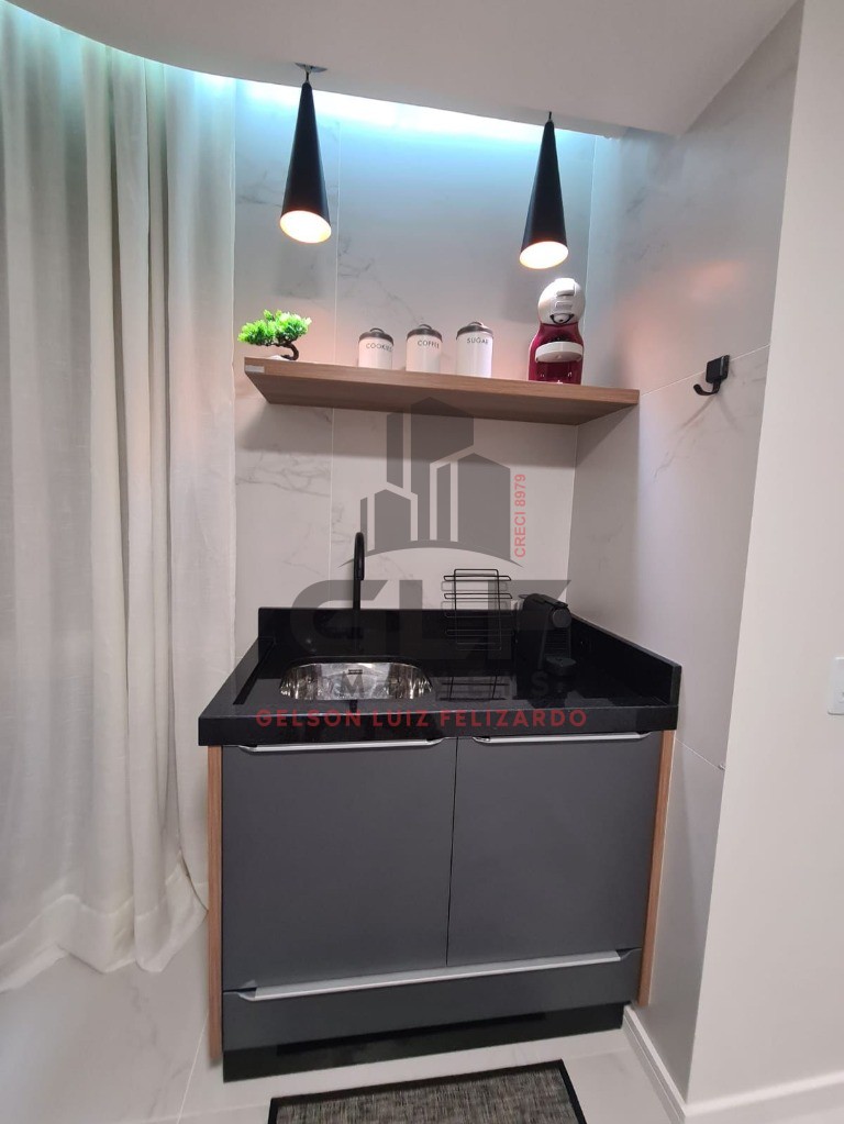 Apartamento Quadra Mar na cidade de Itapema/SC, no bairro Centro, com 2 Quartos, sendo 1 suíte e 1 Vagas de Garagem. Localização Privilegiada.