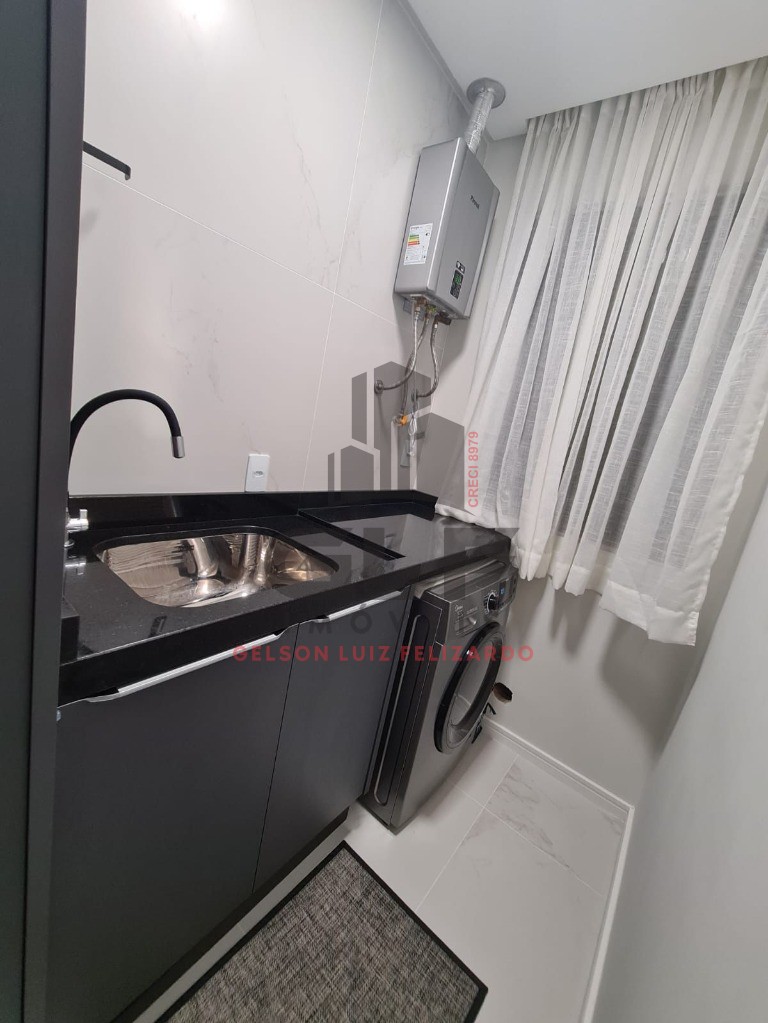 Apartamento Quadra Mar na cidade de Itapema/SC, no bairro Centro, com 2 Quartos, sendo 1 suíte e 1 Vagas de Garagem. Localização Privilegiada.
