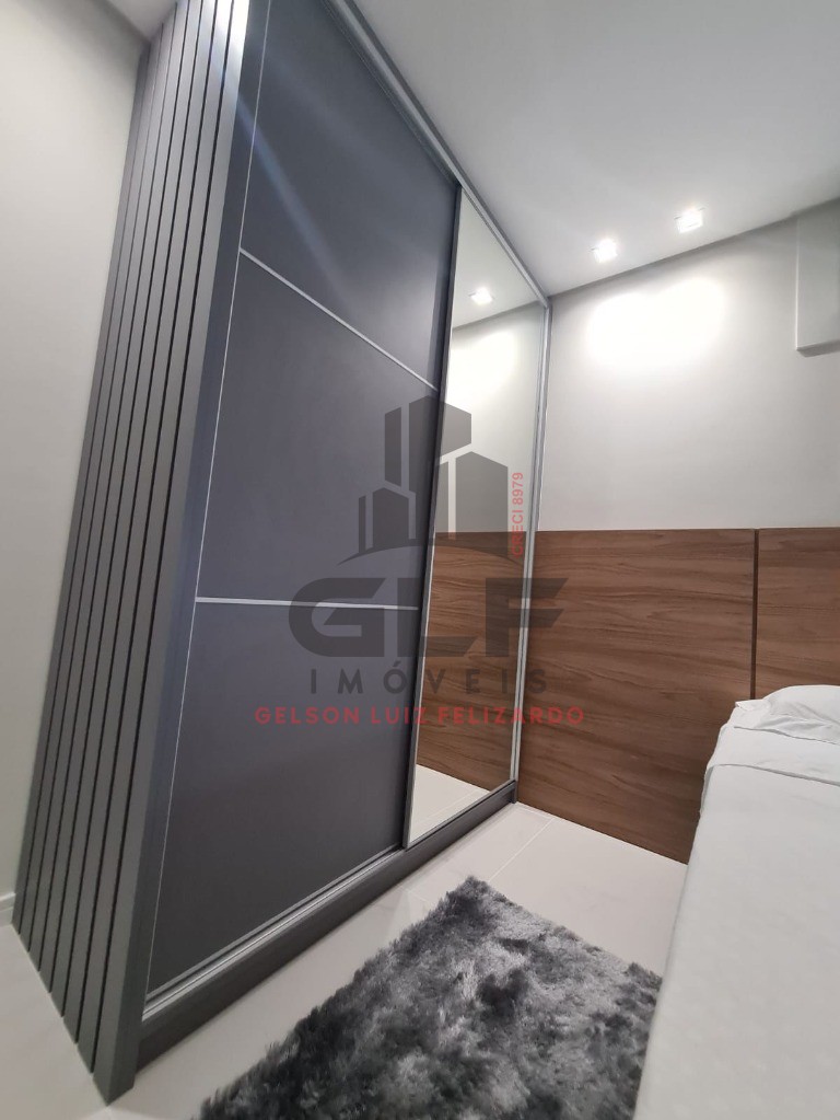 Apartamento Quadra Mar na cidade de Itapema/SC, no bairro Centro, com 2 Quartos, sendo 1 suíte e 1 Vagas de Garagem. Localização Privilegiada.
