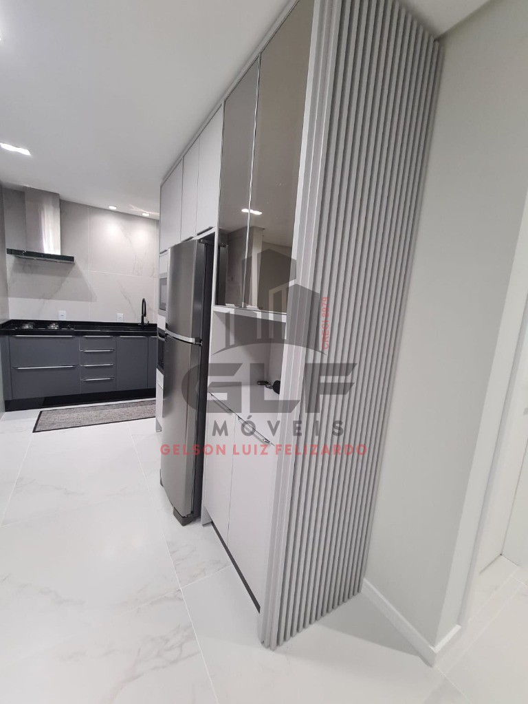 Apartamento Quadra Mar na cidade de Itapema/SC, no bairro Centro, com 2 Quartos, sendo 1 suíte e 1 Vagas de Garagem. Localização Privilegiada.