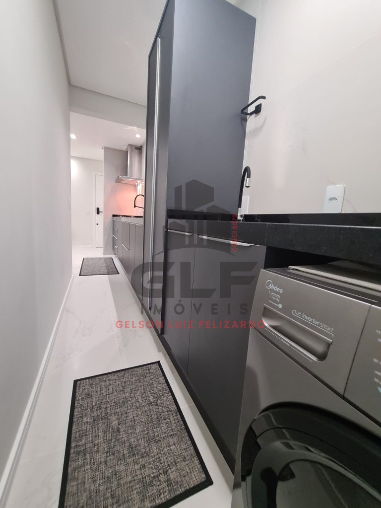 Apartamento Quadra Mar na cidade de Itapema/SC, no bairro Centro, com 2 Quartos, sendo 1 suíte e 1 Vagas de Garagem. Localização Privilegiada.