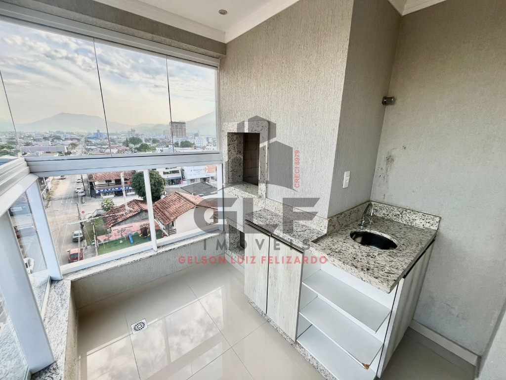Apartamento Semimobiliado para morar na cidade de Itapema/SC no bairro Morretes, com 2 Quartos, sendo 1 Suíte e 1 Vaga de garagem. Bem localizado.