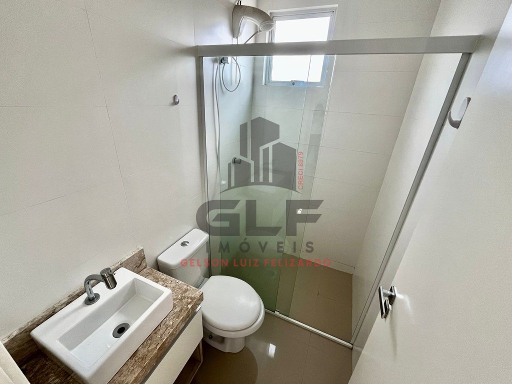 Apartamento Semimobiliado para morar na cidade de Itapema/SC no bairro Morretes, com 2 Quartos, sendo 1 Suíte e 1 Vaga de garagem. Bem localizado.