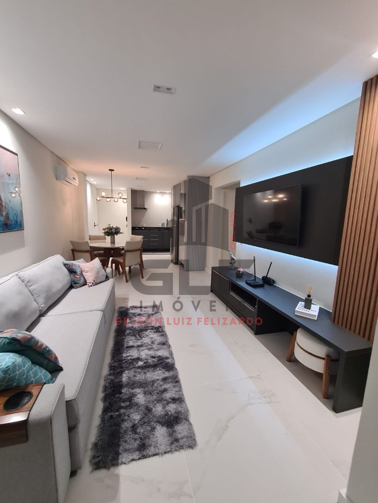 Apartamento Quadra Mar na cidade de Itapema/SC, no bairro Centro, com 2 Quartos, sendo 1 suíte e 1 Vagas de Garagem. Localização Privilegiada.