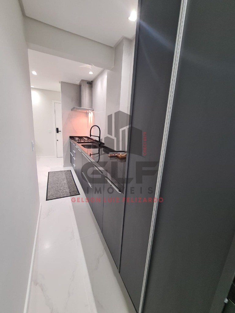 Apartamento Quadra Mar na cidade de Itapema/SC, no bairro Centro, com 2 Quartos, sendo 1 suíte e 1 Vagas de Garagem. Localização Privilegiada.