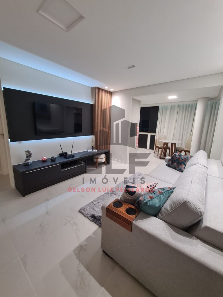 Apartamento Quadra Mar na cidade de Itapema/SC, no bairro Centro, com 2 Quartos, sendo 1 suíte e 1 Vagas de Garagem. Localização Privilegiada.