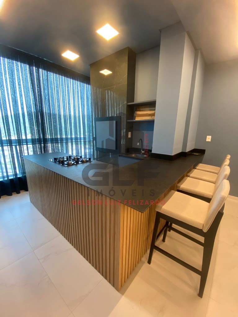 Apartamento de Alto Padrão na cidade de Itapema/SC, no bairro Centro, com 3 Suítes e 2 Vagas de Garagem. Localização Privilegiada.