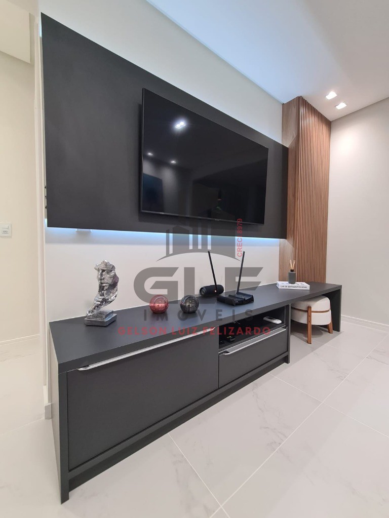 Apartamento Quadra Mar na cidade de Itapema/SC, no bairro Centro, com 2 Quartos, sendo 1 suíte e 1 Vagas de Garagem. Localização Privilegiada.