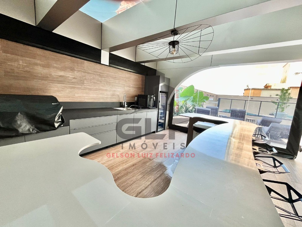Apartamento de Alto Padrão na cidade de Itapema/SC, no bairro Meia Praia, com 4 Suítes e 3 Vagas de Garagem. Localização Privilegiada.