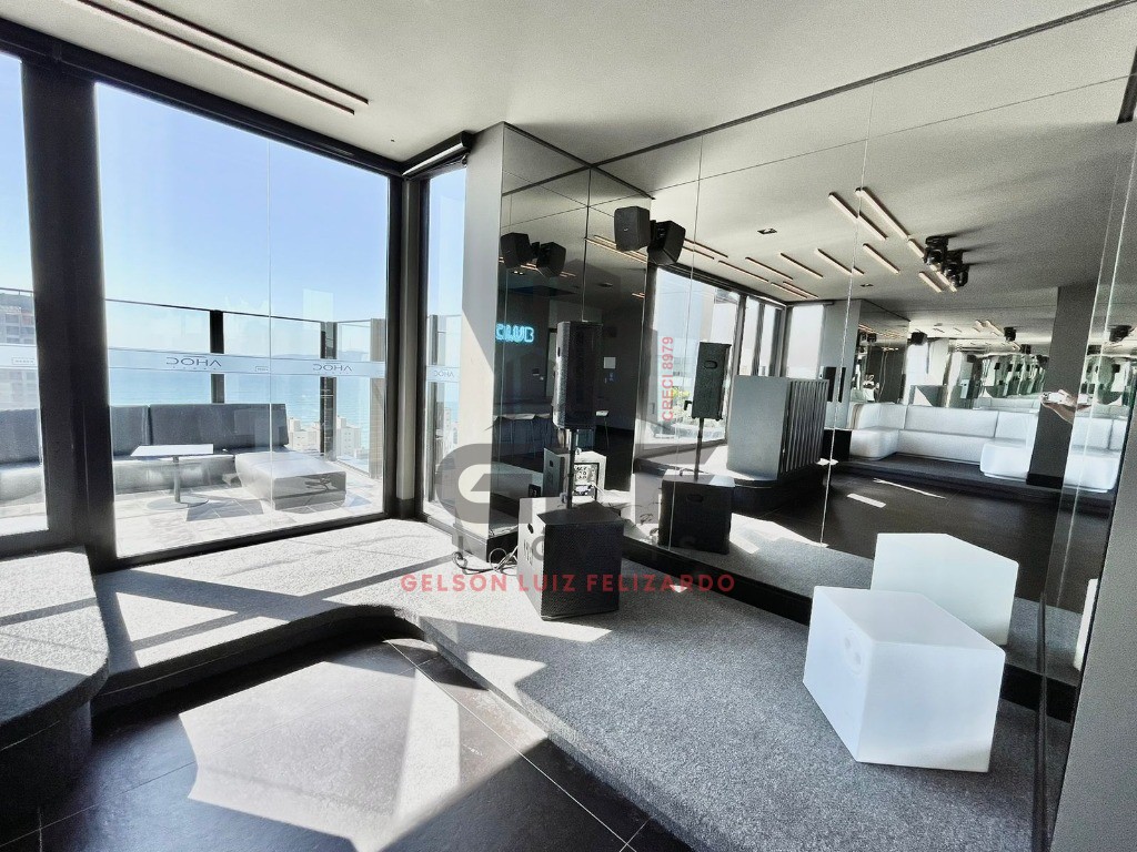 Apartamento de Alto Padrão na cidade de Itapema/SC, no bairro Meia Praia, com 4 Suítes e 3 Vagas de Garagem. Localização Privilegiada.
