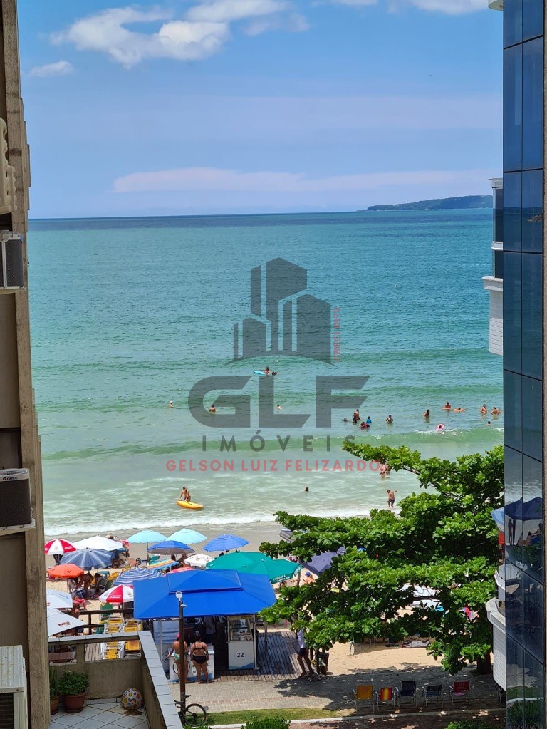 Apartamento Quadra Mar na cidade de Itapema/SC, no bairro Centro, com 2 Quartos, sendo 1 suíte e 1 Vagas de Garagem. Localização Privilegiada.