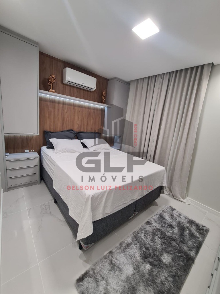 Apartamento Quadra Mar na cidade de Itapema/SC, no bairro Centro, com 2 Quartos, sendo 1 suíte e 1 Vagas de Garagem. Localização Privilegiada.