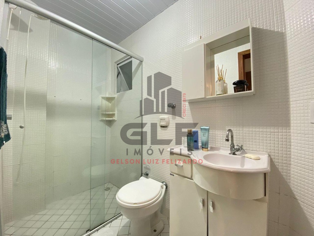 Apartamento Mobiliado na cidade de Itapema/SC no bairro Meia Praia, 3 dormitórios e 1 Vaga de garagem. Bem localizado. Investir