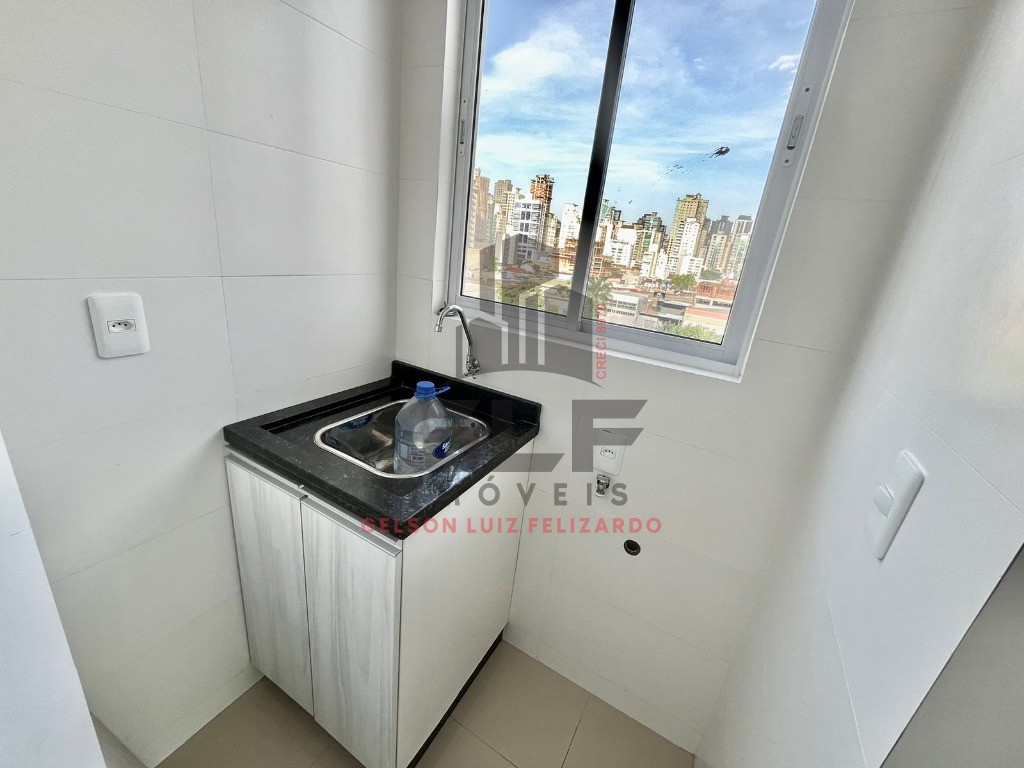 Apartamento Semimobiliado para morar na cidade de Itapema/SC no bairro Morretes, com 2 Quartos, sendo 1 Suíte e 1 Vaga de garagem. Bem localizado.