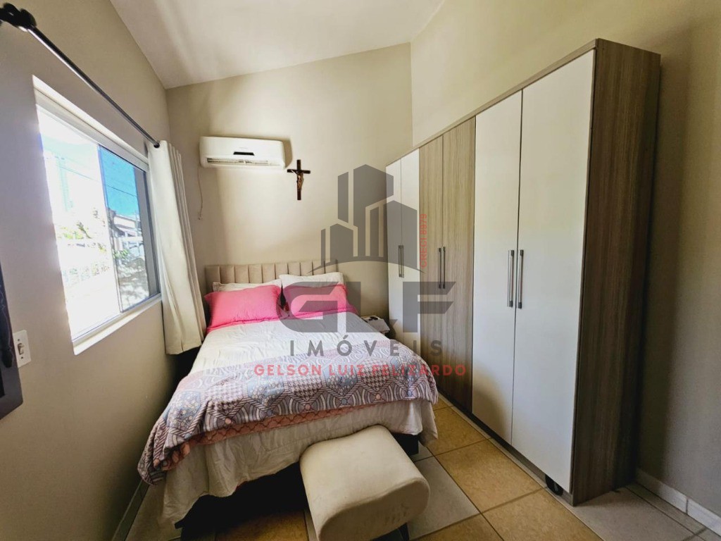 Casa Mobiliada na cidade de Itapema/SC, Bairro Várzea em Condomínio Fechado, Com 3 Quartos, sendo 1 suíte e 2 vagas de garagem. Boa Localização.