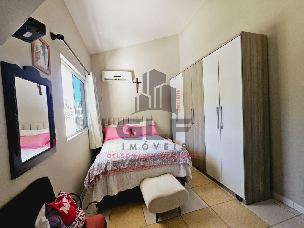 Casa Mobiliada na cidade de Itapema/SC, Bairro Várzea em Condomínio Fechado, Com 3 Quartos, sendo 1 suíte e 2 vagas de garagem. Boa Localização.