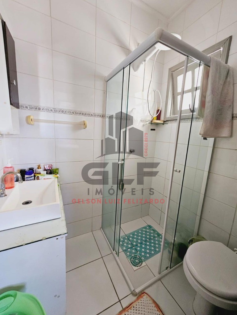 Casa Mobiliada na cidade de Itapema/SC, Bairro Várzea em Condomínio Fechado, Com 3 Quartos, sendo 1 suíte e 2 vagas de garagem. Boa Localização.