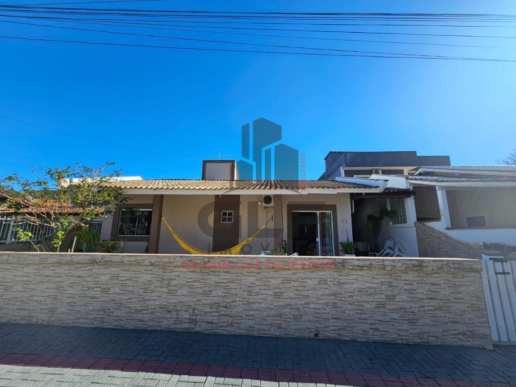 Casa mobiliada na cidade de itapema/sc, bairro várzea em con