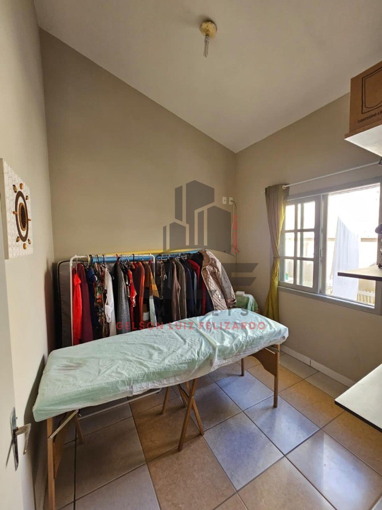 Casa Mobiliada na cidade de Itapema/SC, Bairro Várzea em Condomínio Fechado, Com 3 Quartos, sendo 1 suíte e 2 vagas de garagem. Boa Localização.